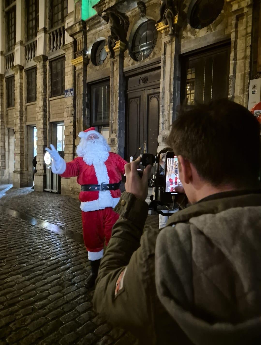 Tournage vidéo avec LE PÈRE NOËL dans les rues de Bruxelles