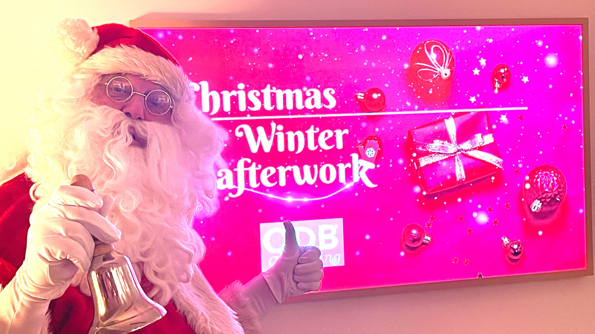 LE PÈRE NOËL en animation lors d'un afterwork de Noël